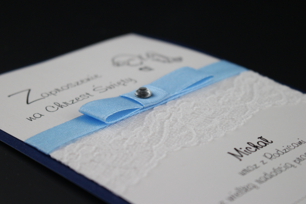 Zaproszenia na chrzest z koronką, papier granatowy